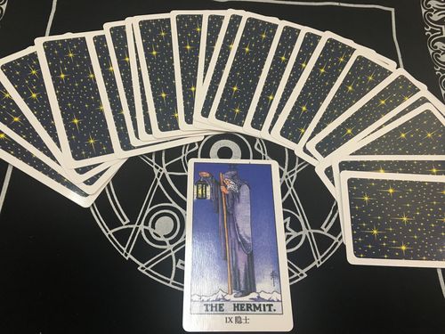 隐士正位是大阿卡那的第九张牌,对应行星是月亮,守护处女座.